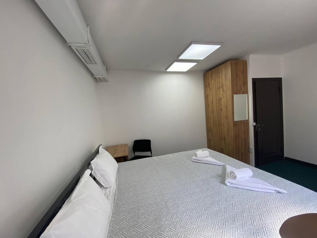 Место Встречи "Guest House Meeting Place" Bichkek Extérieur photo
